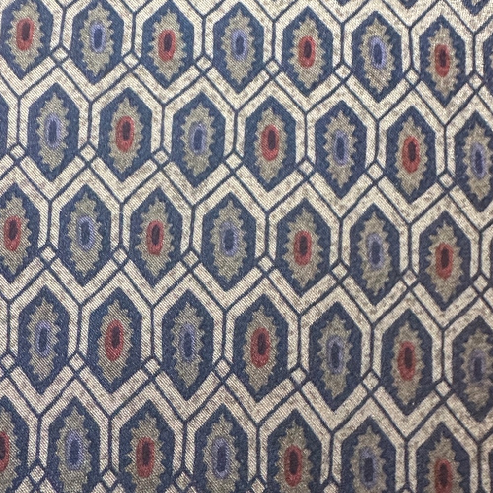Vintage Burberry Navy and Beige Hexagonal Pattern Silk Tie - Picture 9 of 11